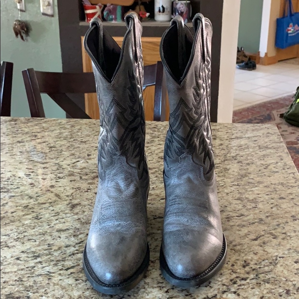 Men’s round toe boots